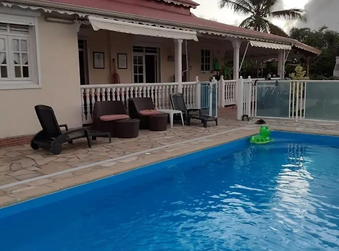 chambres d'hôtes dans villa avec piscine petit déjeuner